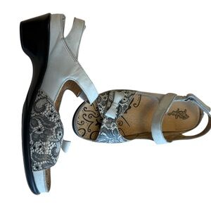 Portofino size 40 (9.5) EUC near new condition Women's Sandals with bow Detail